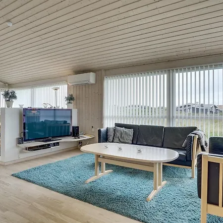 Joella - 200m From The Sea By Interhome *